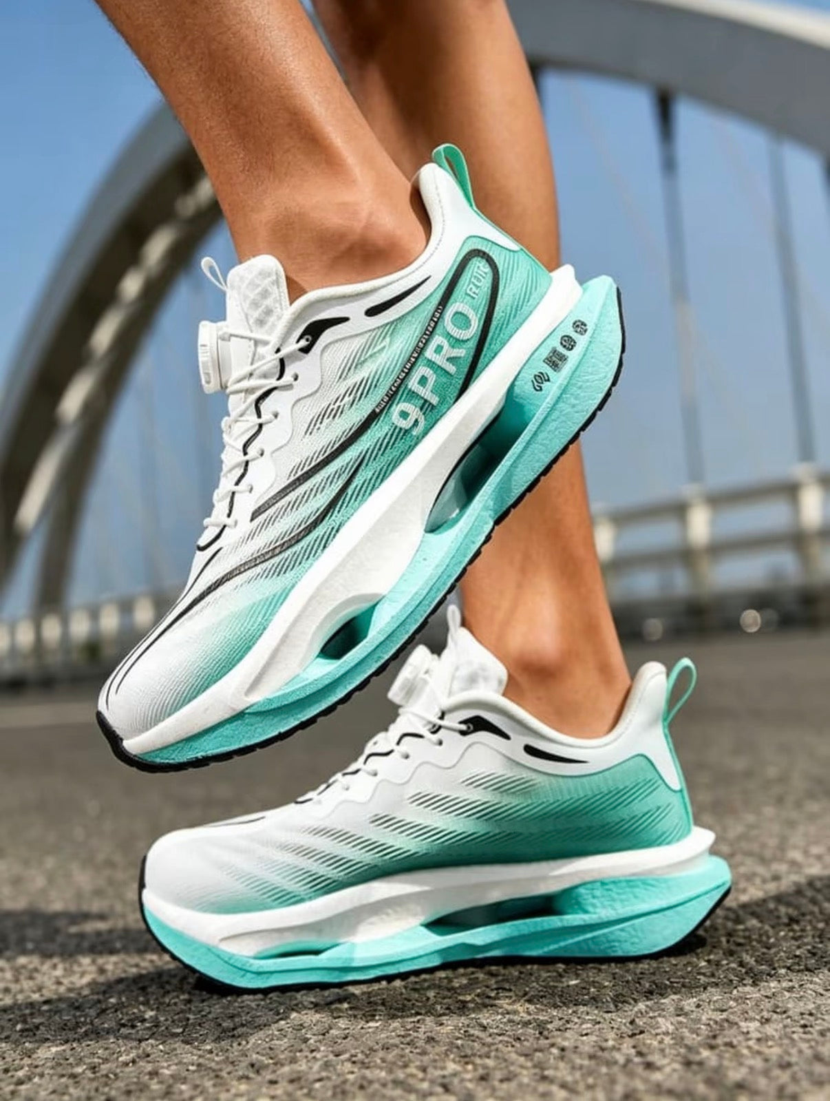 Run 9 Pro Azul Verdoso en movimiento
